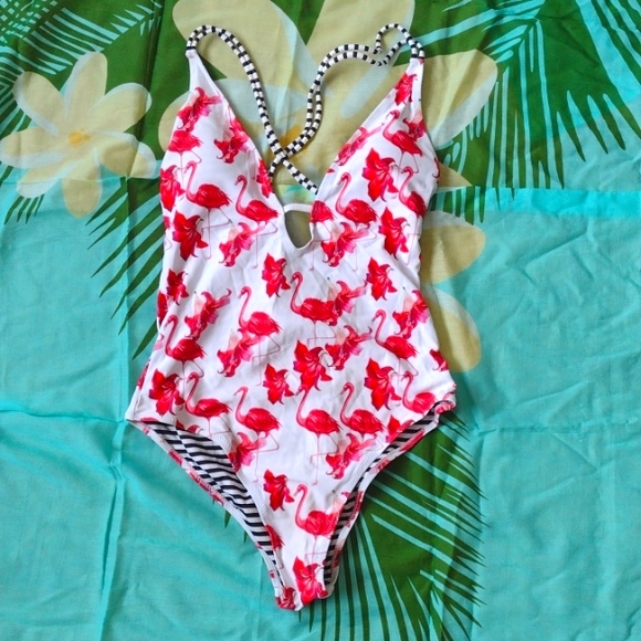 🌸 CUPSHE SWIMSUIT LIKE NEW - Picture 1 of 3